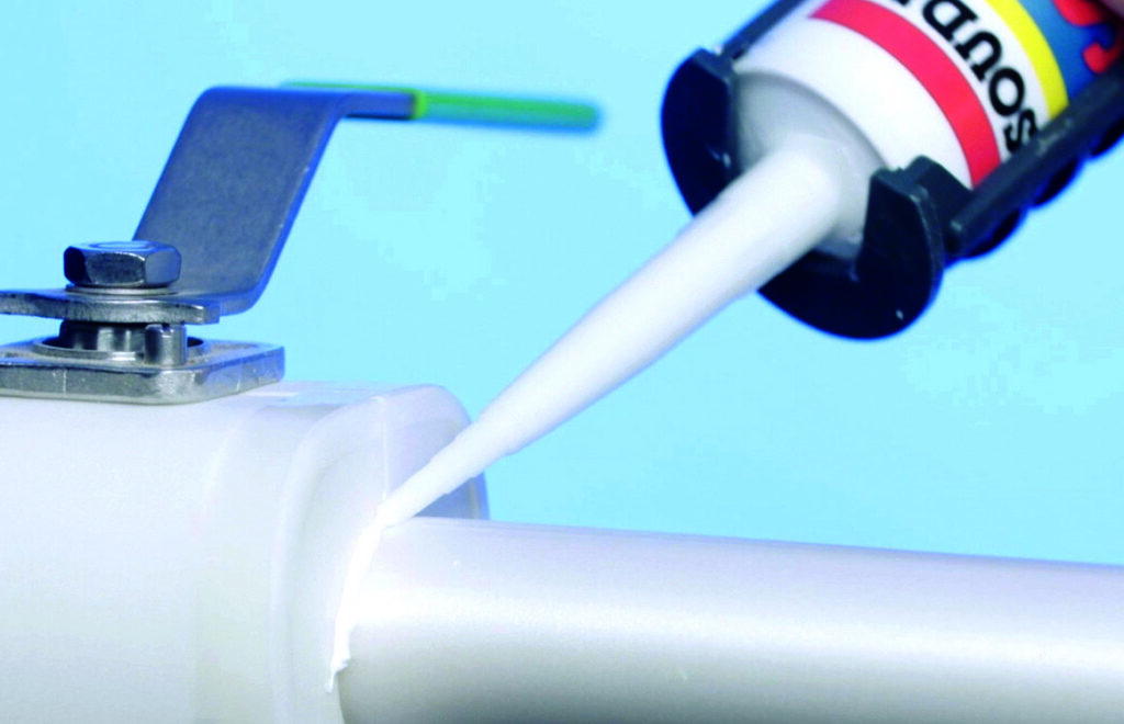 Taping the ends of the box